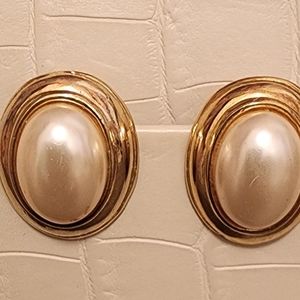 Cute as a button earrings.